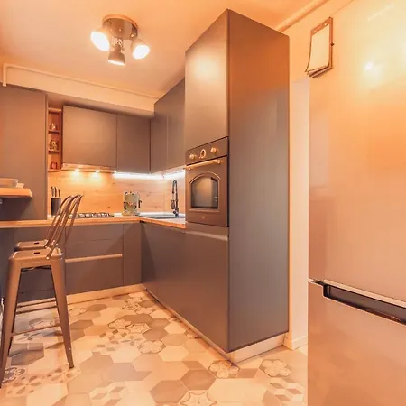 Castanilor 6 - Hip Industrial Close To Centre