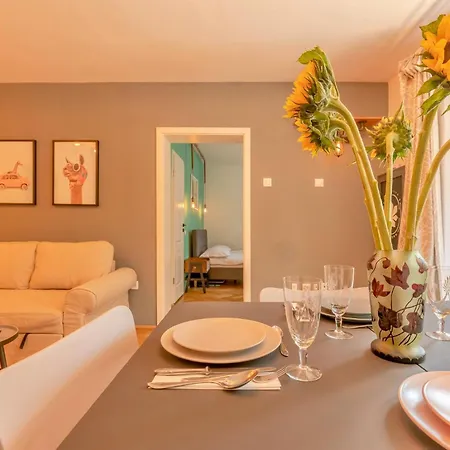 Castanilor 6 - Hip Industrial Close To Centre Apartment *