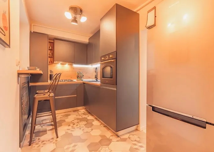 Castanilor 6 - Hip Industrial Close To Centre