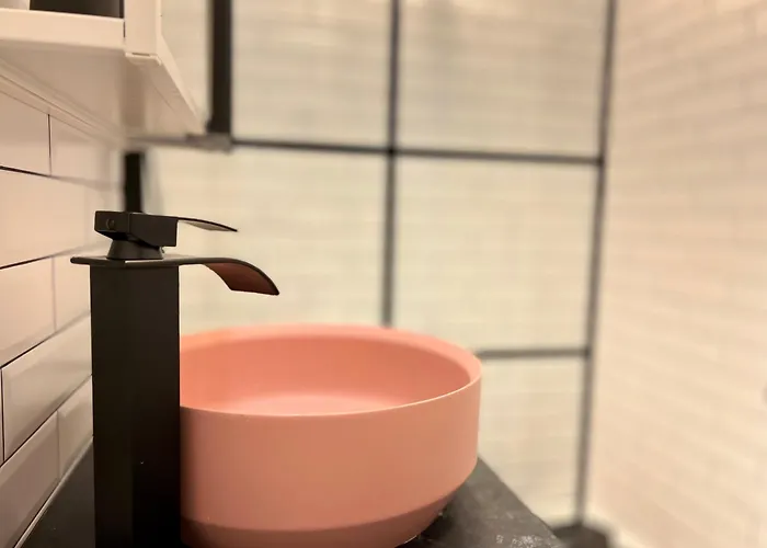 Castanilor 6 - Hip Industrial Close To Centre *